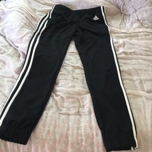 Joggers/ sweatpants/ yoga pants